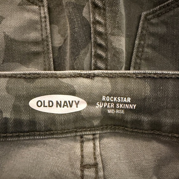 Old Navy Camouflage Super Skinny Jeans - Picture 3 of 6
